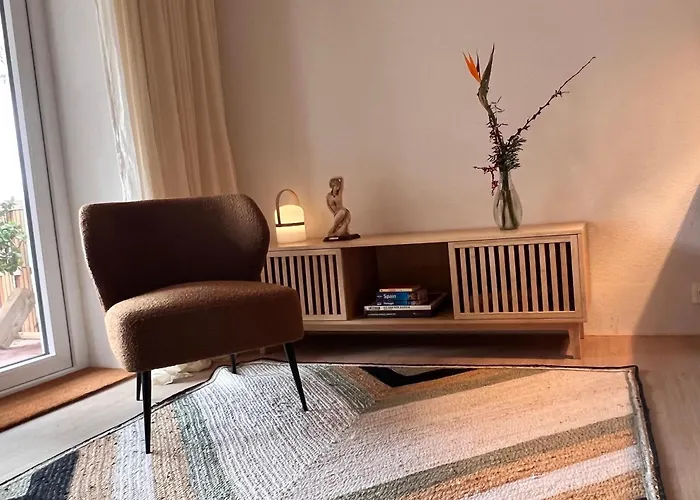 Апартаменты Arriba Stijlvol Met Zwembad En Tuin