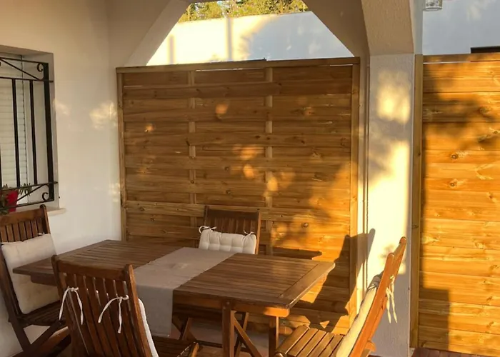 Arriba Stijlvol Met Zwembad En Tuin