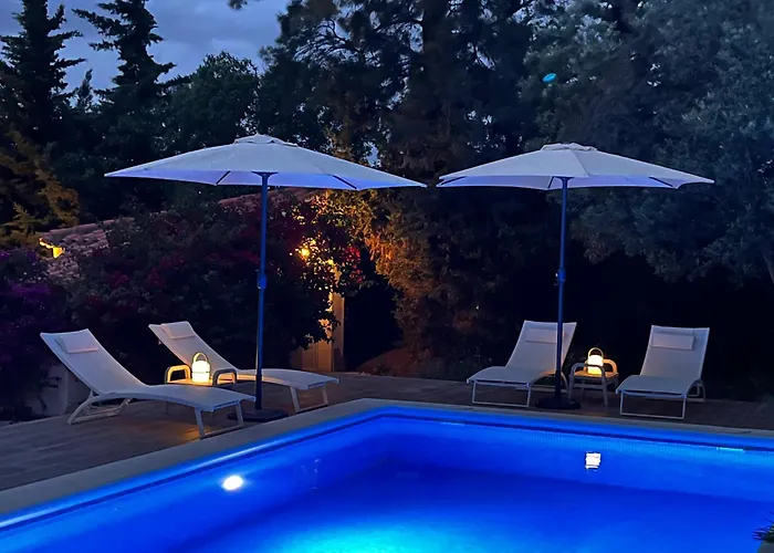 Апартаменты Arriba Stijlvol Met Zwembad En Tuin *