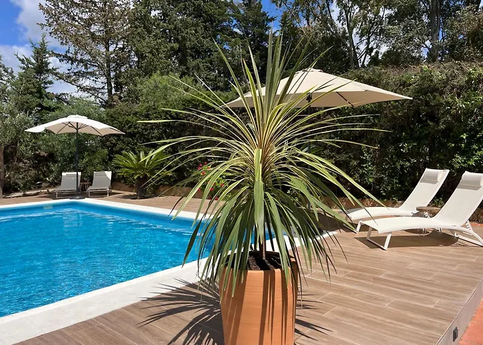 Arriba Stijlvol Met Zwembad En Tuin Кониль-де-ла-Фронтера